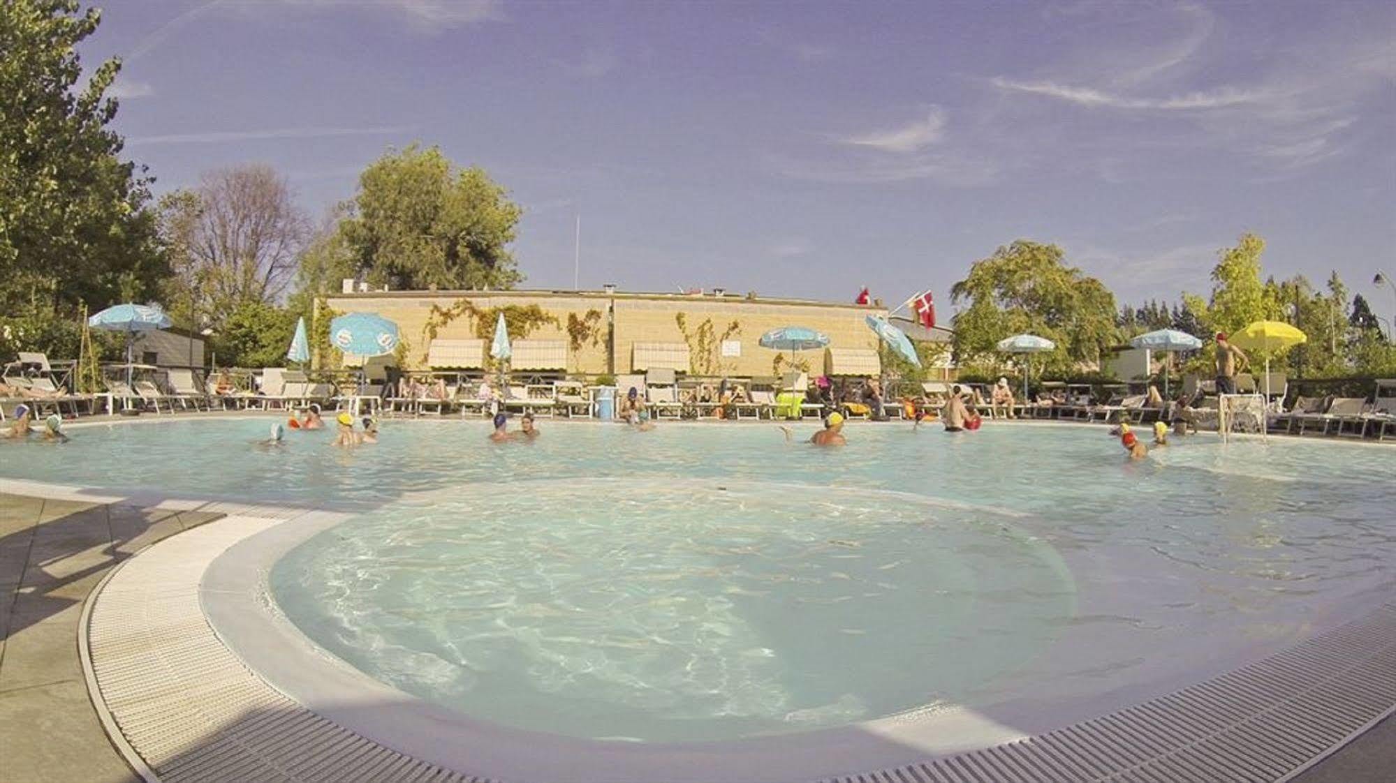 Camping Village Torre Pendente Pise